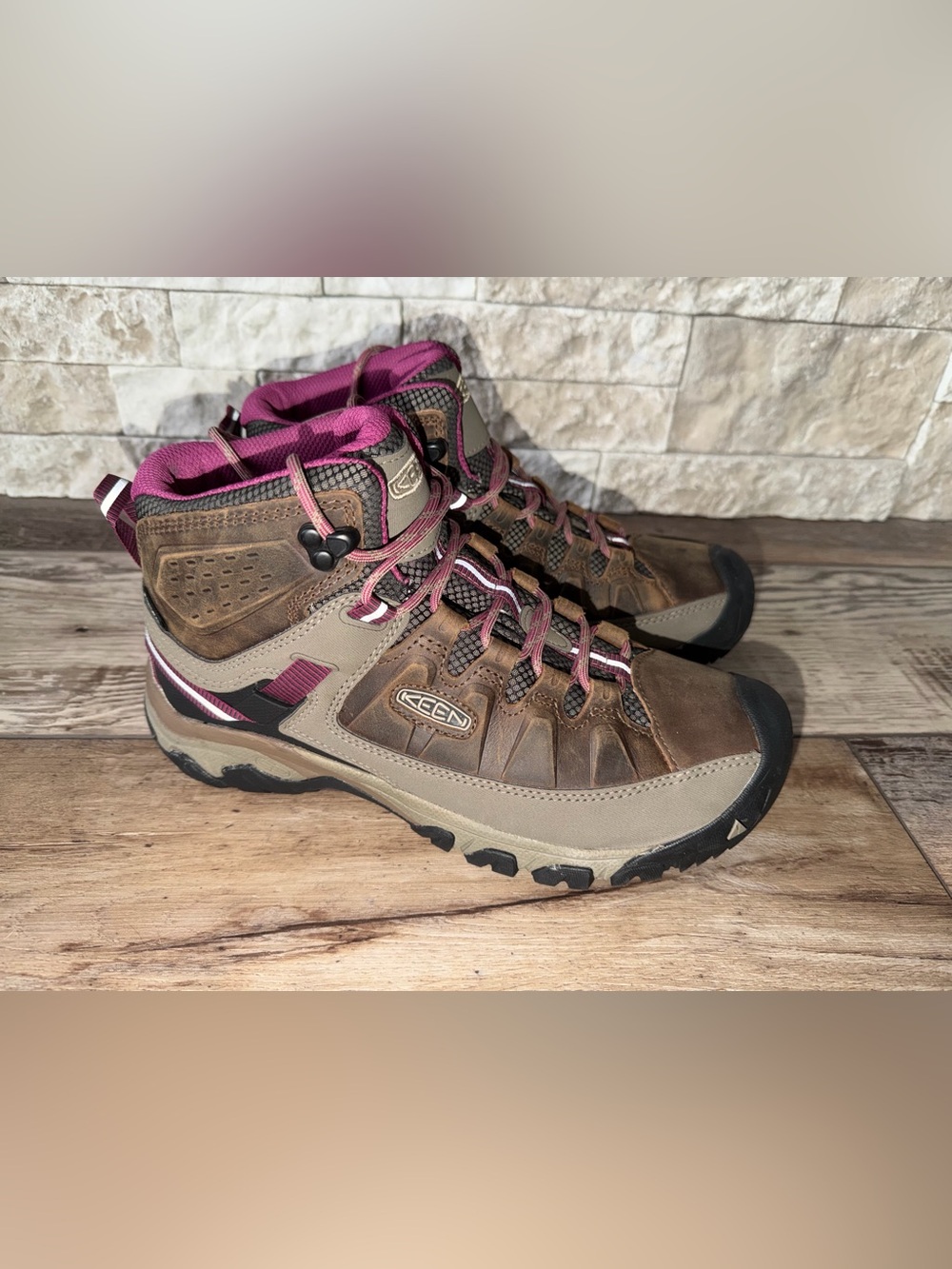KEEN Women’s Size 9.5 Targhee III (3) Waterproof Hiking Shoe Boot 1018178